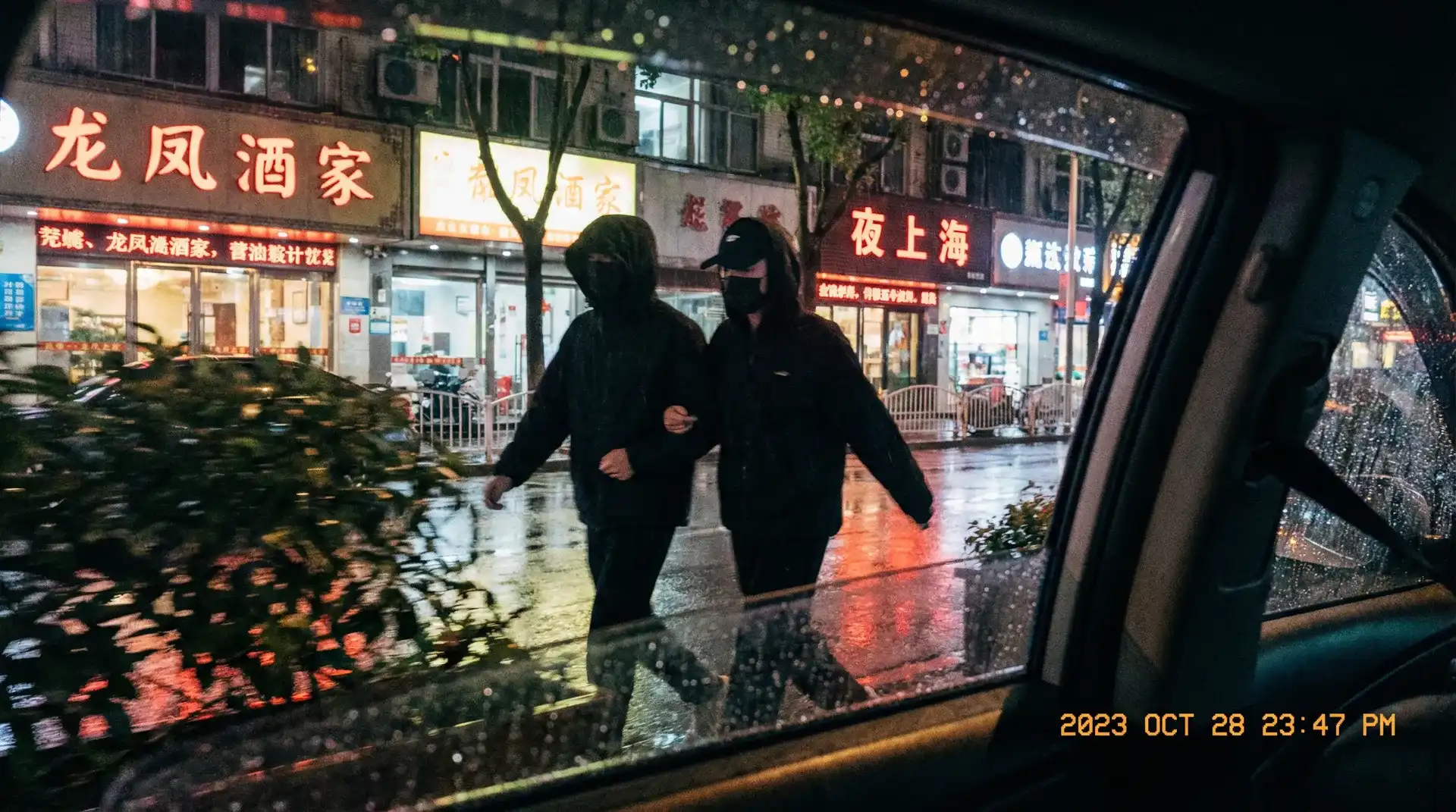 姨母的诱惑电影 - 顶流明星深夜密会现场抓拍照片